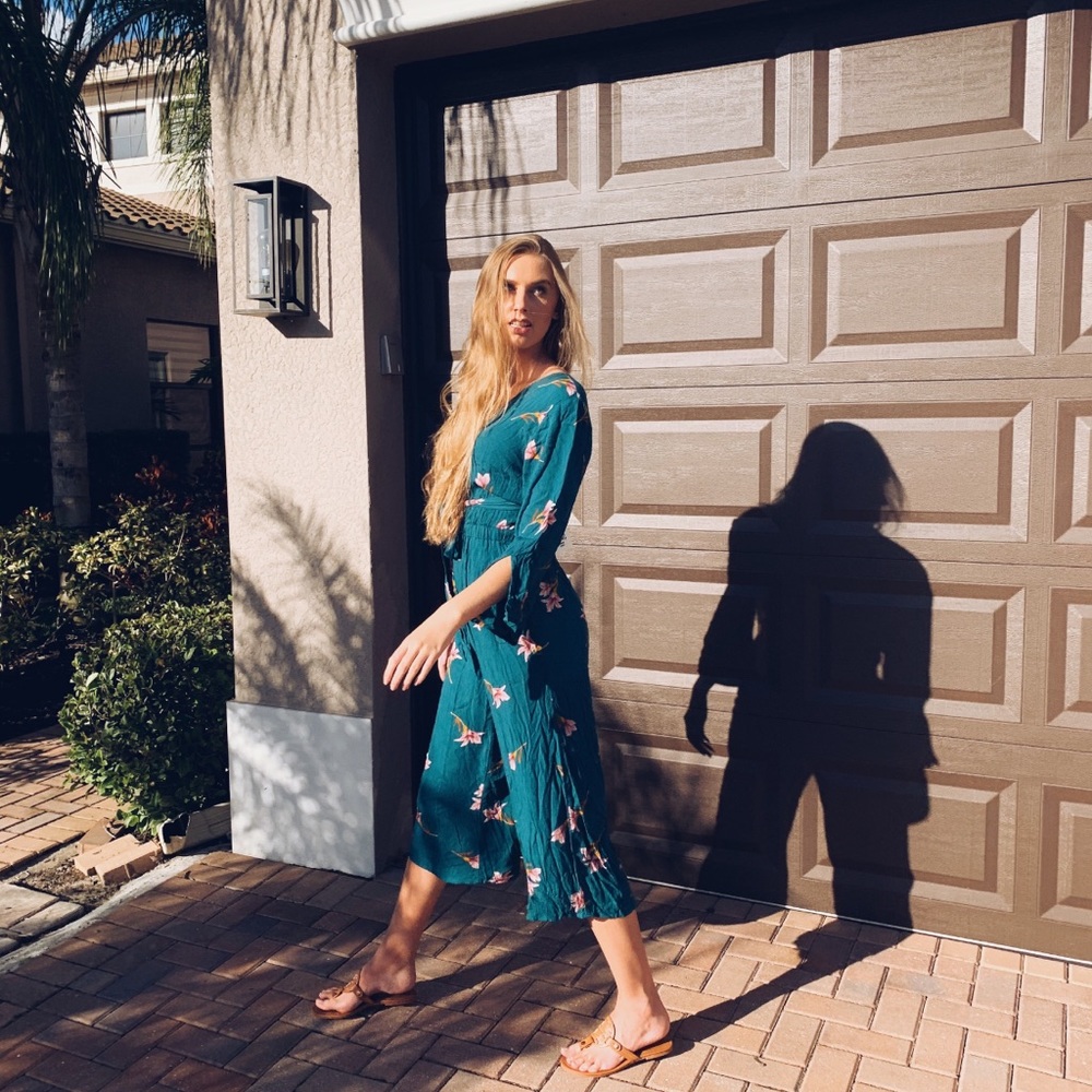 Billabong jumper, Size Medium